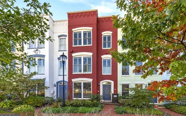 Building Photo - 333 Virginia Ave SE