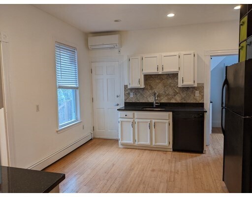 Building Photo - 19 Cambria St