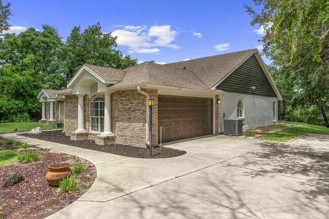 Foto del edificio - 2120 Lakebreeze Way