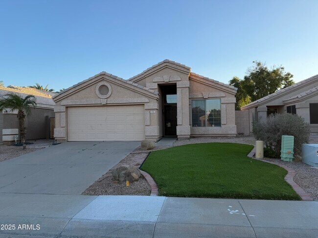 Building Photo - 1785 E Appaloosa Rd