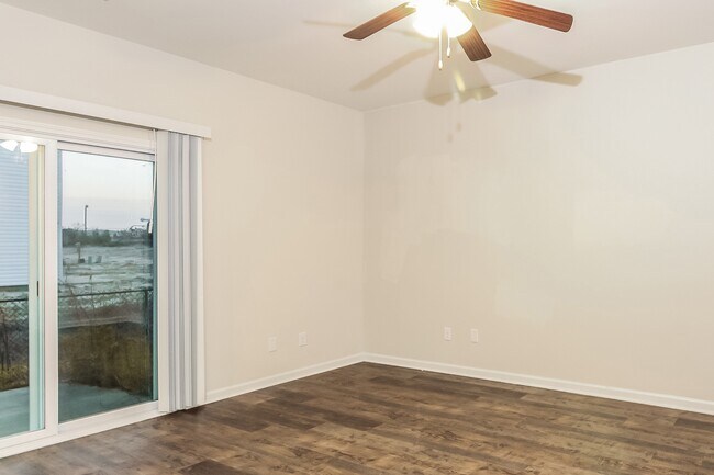 Foto del edificio - 2944 Old Field Rd
