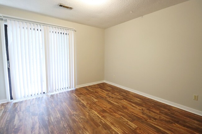 Foto del edificio - Spacious 2BR 2BA townhome in Village Creek!