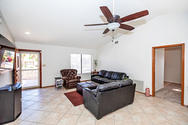 Building Photo - Spacious 2-Bedroom Home with Room to Roam ...