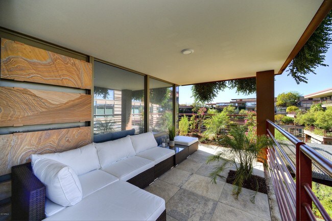 Building Photo - 7161 E Rancho Vista Dr