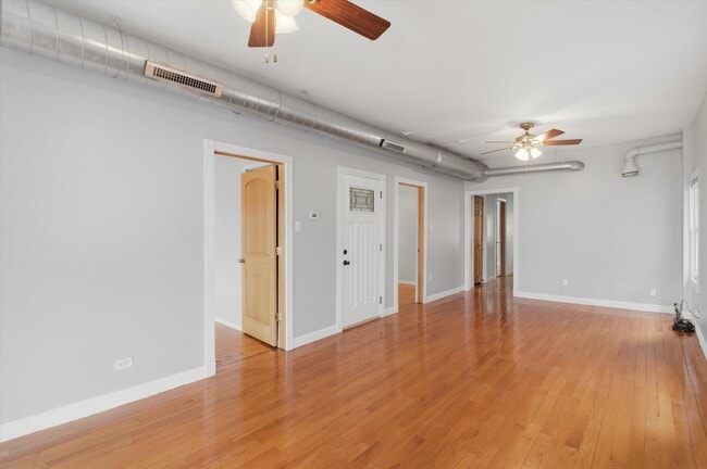 Foto del edificio - 2911 W Belden Ave