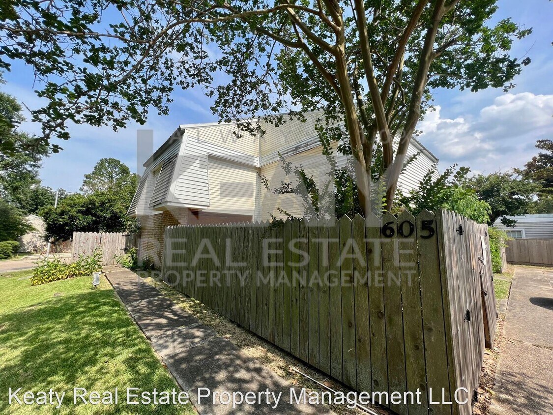 Foto principal - 3 br, 2.5 bath House - 605 Fox Run Avenue