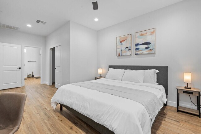 Foto del edificio - 3757 E Van Buren St