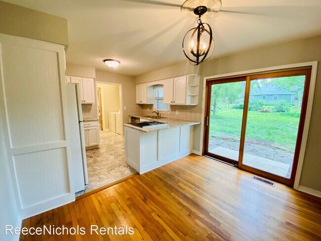 Building Photo - 3 br, 2 bath House - 5600 W 70th Street