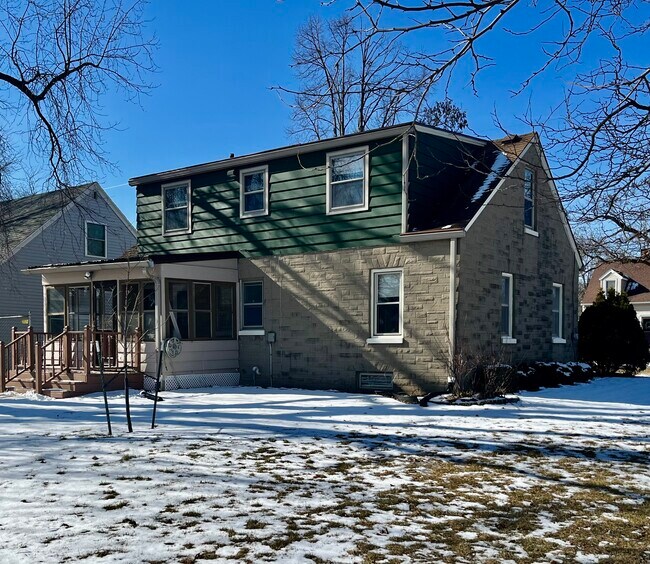 2122 N Drew St, Appleton, WI 54911 House Rental in Appleton, WI