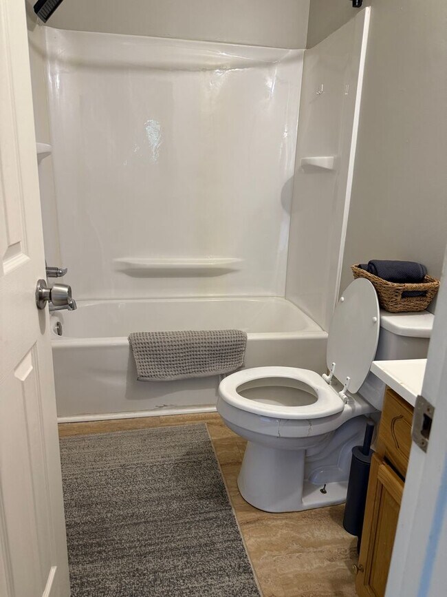 Building Photo - cozy one bedroom