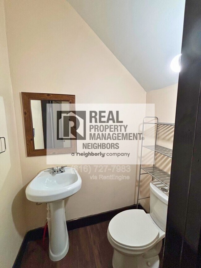 Foto del edificio - 216 Lafayette Ave NE