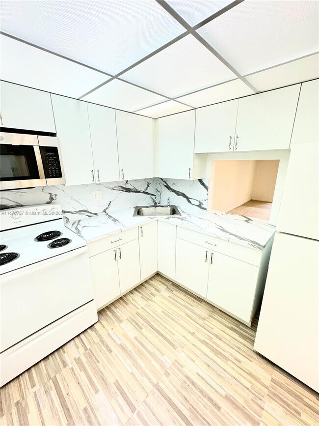 Foto del edificio - 5980 NW 64th Ave