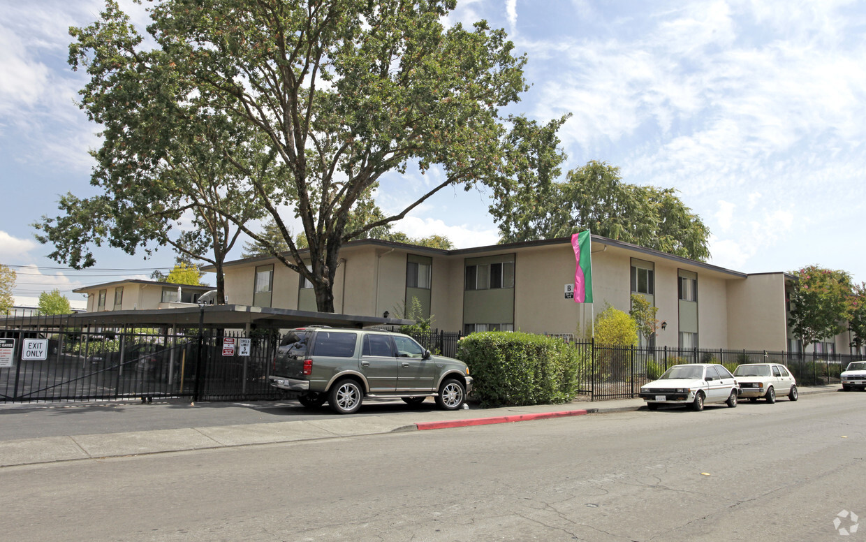 Primary Photo - McBride Apartments