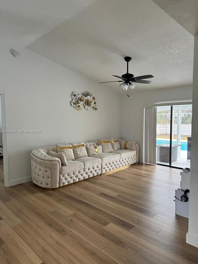 Foto del edificio - 2359 Kings Crest Rd