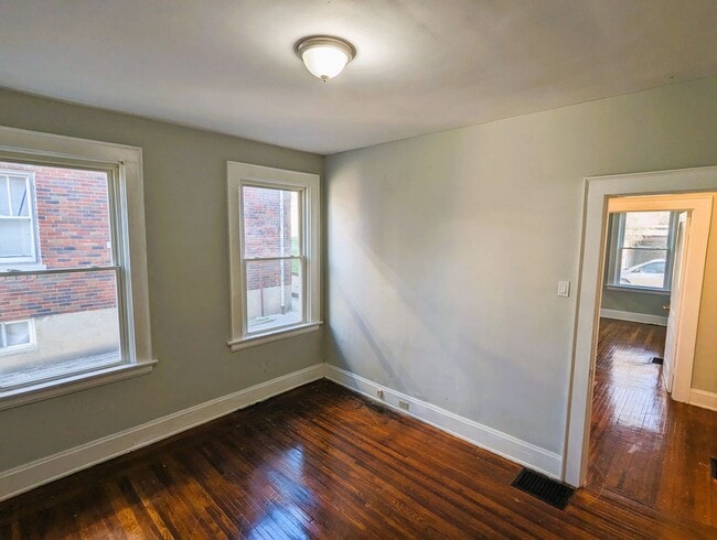 Building Photo - 4226 W 8th St