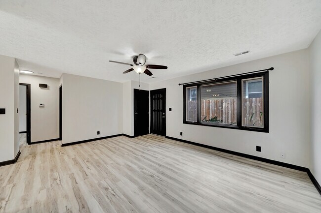 Foto del edificio - 5707 Ballard Ave