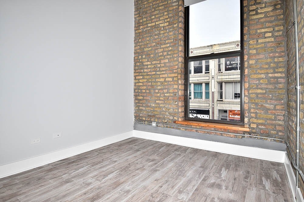 Primary Photo - 1551 N Damen Ave