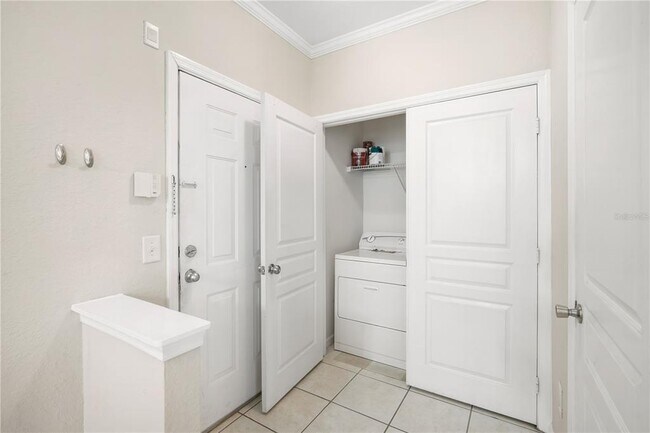 Building Photo - 9301 Crescent Loop Cir