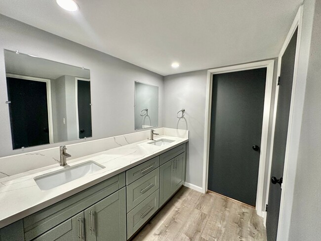 Foto del edificio - Stunning Condo Minutes from Downtown La Mesa