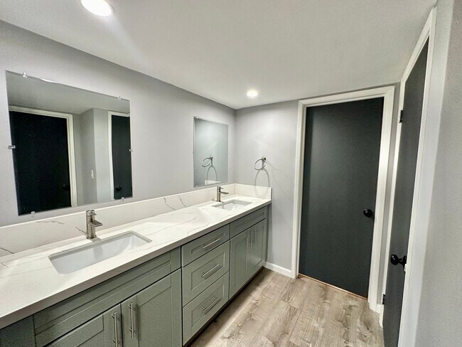 Building Photo - Stunning Condo Minutes from Downtown La Mesa