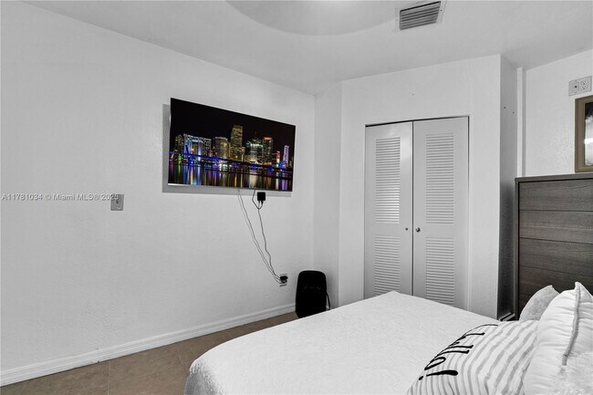 Foto del edificio - 5801 NW 113th Terrace