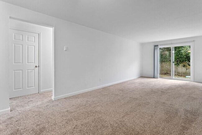 Foto del edificio - Beautifully Updated 2 bedroom 1 bath! $500 VISA GIFTCARD AT MOVE IN, JUST IN TIME FOR THE HOLIDAYS!