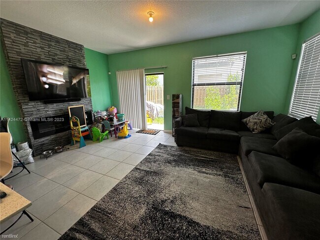 Building Photo - 3 br, 2.5 bath Townhome - 23317 SW 129th P...
