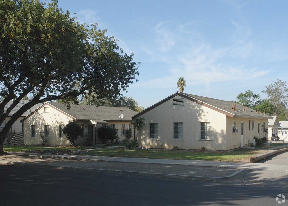 Building Photo - 405 E 8th St