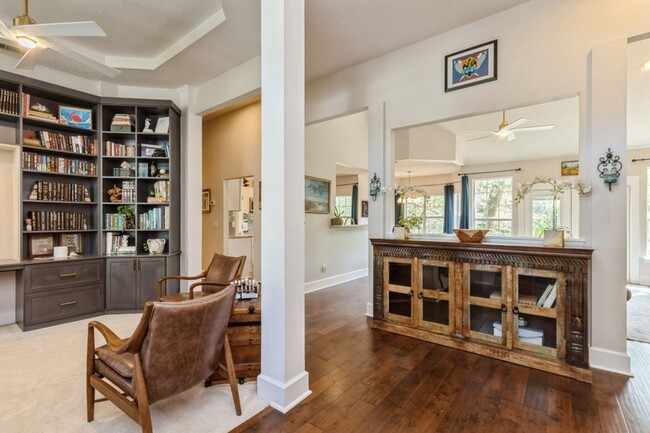 Foto del edificio - Spacious 3BR home with gorgeous finishes!!...