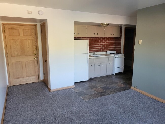 Building Photo - 6521