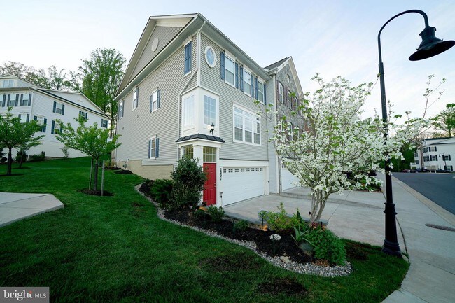 Building Photo - 2027 Deertree Ln
