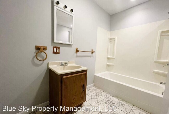 Building Photo - 2 br, 1 bath House - 2220 E Dartmouth Ave