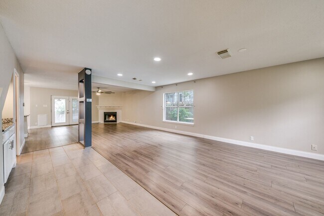 Foto del edificio - 3 Bedroom/2.5 Bath Canyon Oaks Subdivision