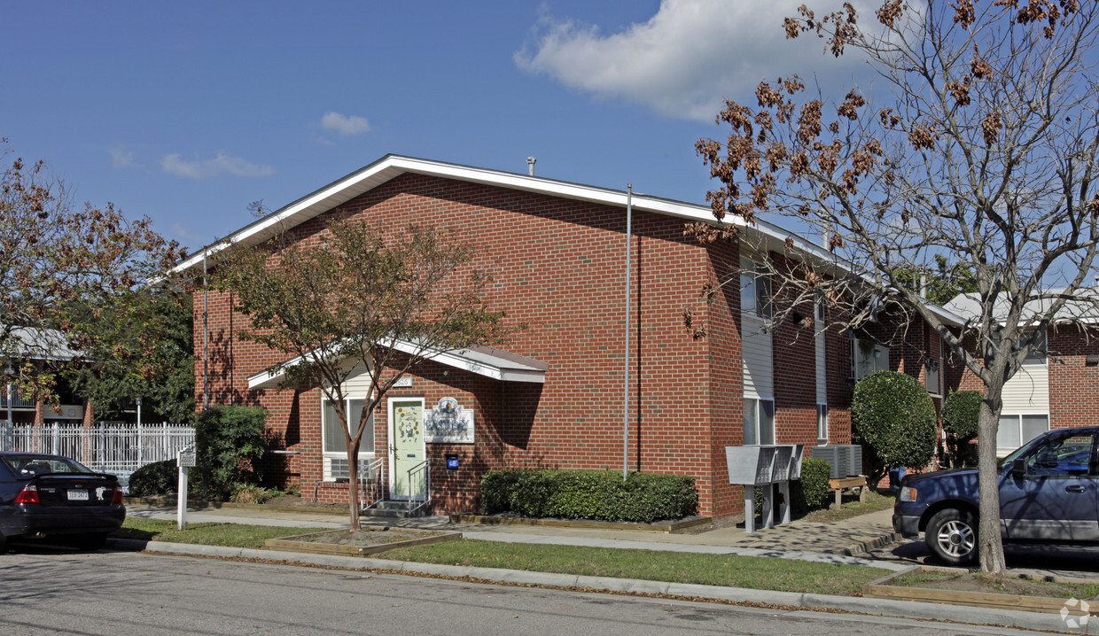 Primary Photo - East Bay Apartments