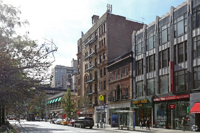 Building Photo - 233 W 83rd St