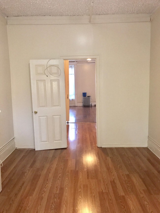 Foto del edificio - 809 Greene Ave