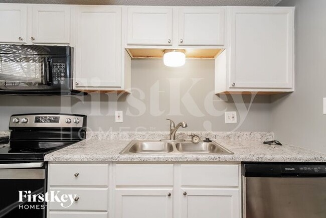 Building Photo - 5435 Armstrong Ct