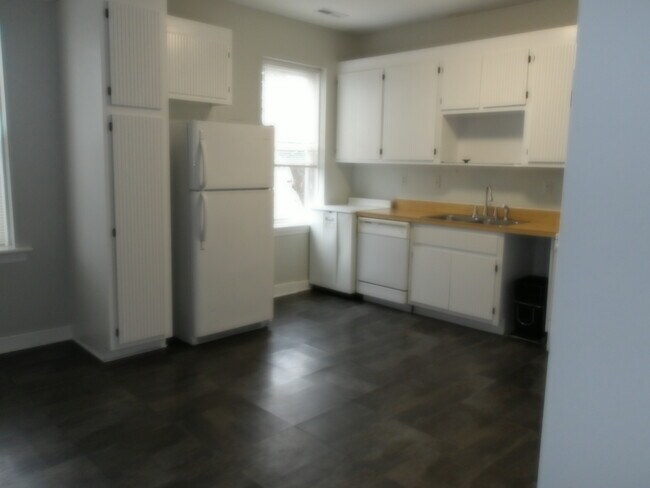 Cocina - 2411 W Main St