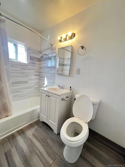 Foto del edificio - 4064 Oakcrest Dr
