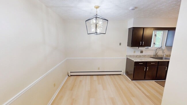 Building Photo - Remodeled Canfield Apartment for Rent - Up...