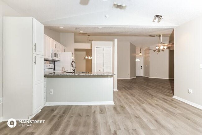 Building Photo - 2307 Kent Circle, Port St. Lucie, FL 34953
