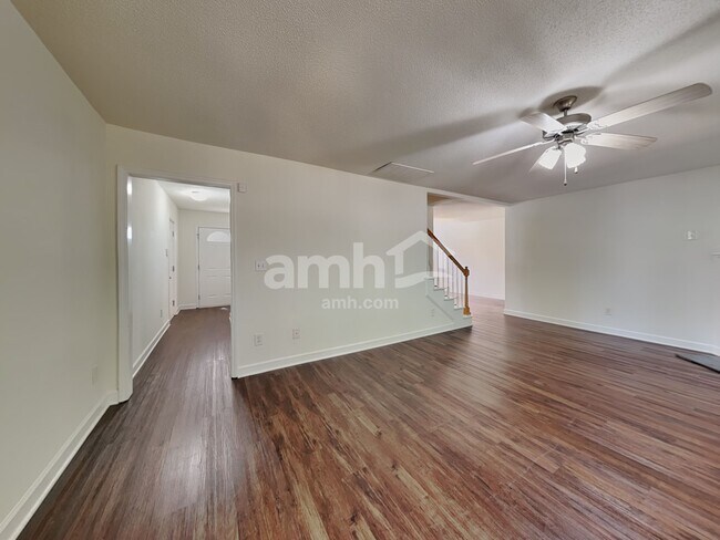 Foto del edificio - 1629 Hawkcrest Ln