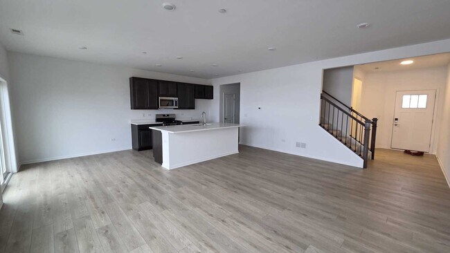 Foto del edificio - 460 Hathaway Ln