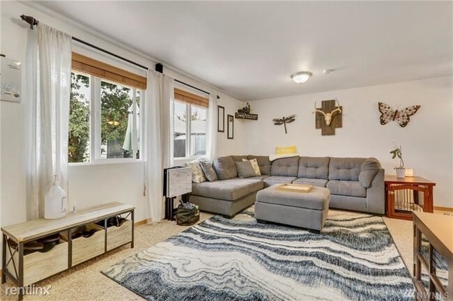 Building Photo - 4 br, 1 bath House - 8724 13Th Place Ne