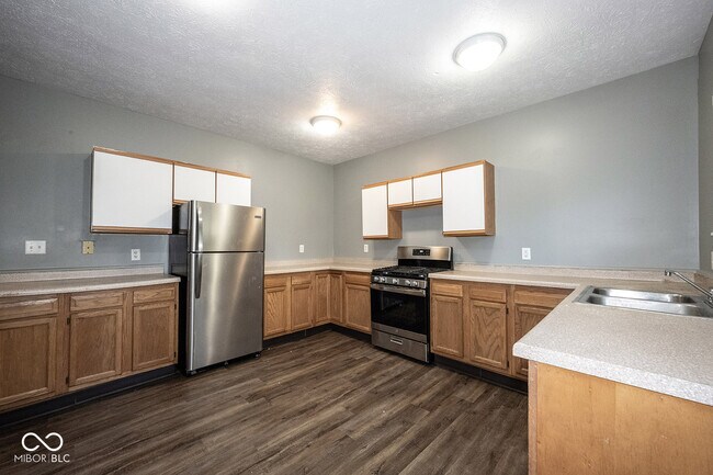 Building Photo - 850 N Temple Ave