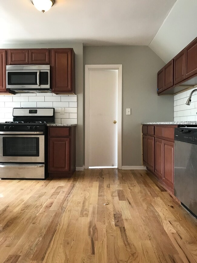 Building Photo - 174 Portsea St