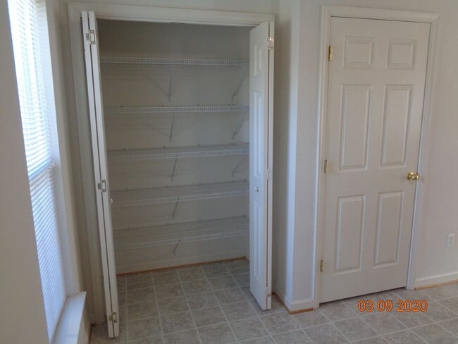 Building Photo - 2 Bedroom Condo in Williamsburg for Rent