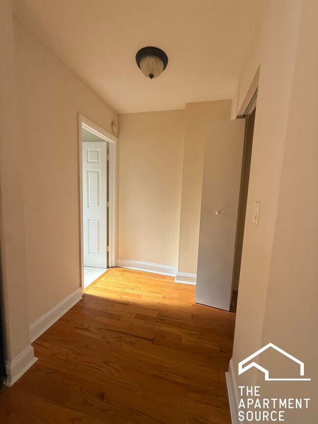 Foto del edificio - 4737 N Hermitage Ave