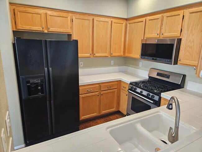 Foto del edificio - 3 Bedroom - 2.5 Bathroom Townhome in Scrip...