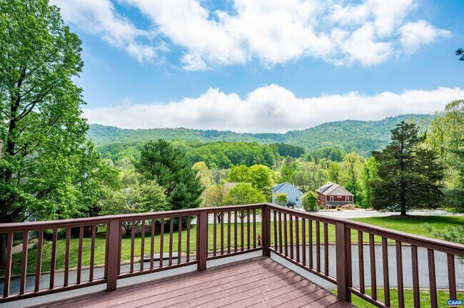 Building Photo - 1277 Maple View Dr